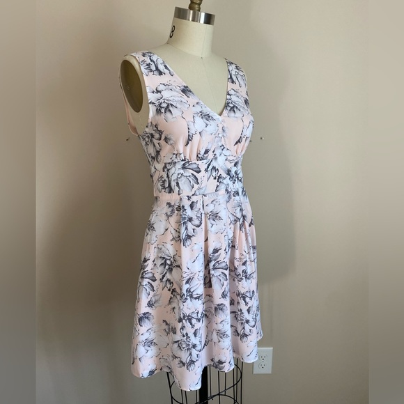 Victoria Secret Pink Floral Print Sundress with Black and White Flowers Size 6 - Picture 2 of 7